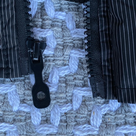 Truth Substance Common Sense Men’s Hooded Vest Black / Pinstripes Size Large EUC - Picture 11 of 15